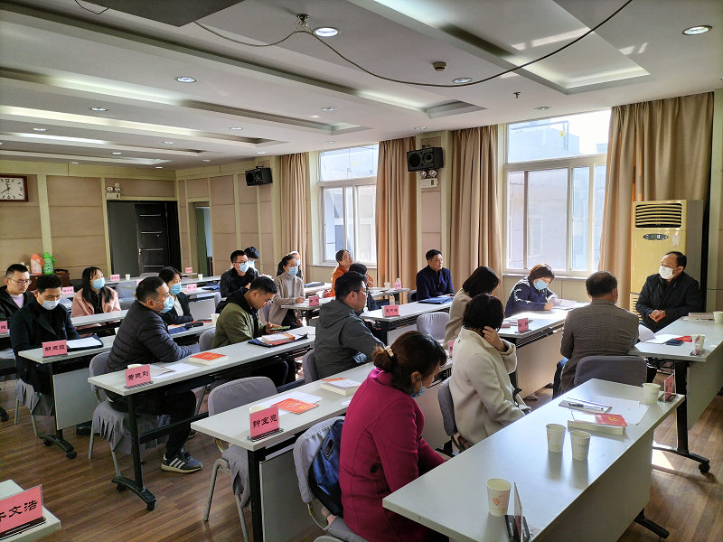 2021年11月25日统战班于市卫生人才服务学员讨论一组讨论俞更新摄像_副本.jpg